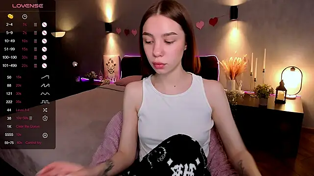 Snapshot of MilliBrown_ chatting on 19, 10, 2025 MilliBrown online show from 19, 10, 2025