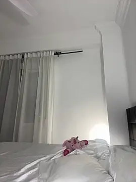 IamCrystal2 online show from 5, 4, 2026