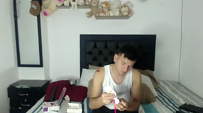 Snapshot of Latin_Boy24 chatting on 21, 2, 2025 Latin Boy24 online show from 21, 2, 2025