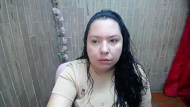 solyeria online show from 5, 4, 2026