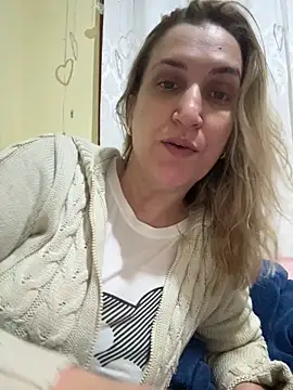 Snapshot of Bia_sexynovaes chatting on 5, 6, 2026 Bia sexynovaes online show from 5, 6, 2026