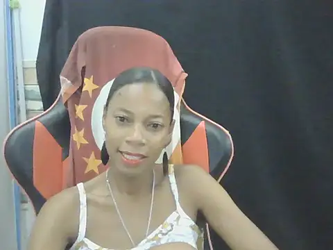 Snapshot of adele-33 chatting on 7, 11, 2025 adele-33 online show from 7, 11, 2025