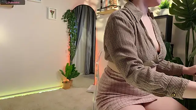 Lella Ryann  online show from 19, 3, 2025