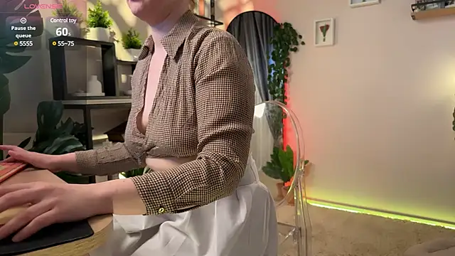 Lella Ryann  online show from 12, 3, 2025