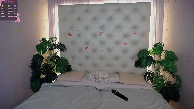 Lella Ryann  online show from 9, 3, 2025