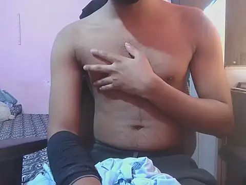 KissesBoyAD online show from 4, 12, 2025