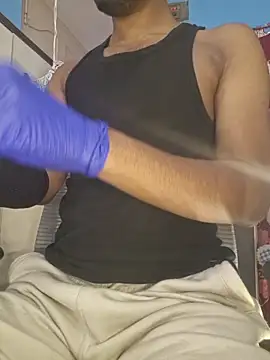 KissesBoyAD online show from 6, 3, 2026