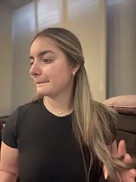 Snapshot of imlindapink chatting on 11, 11, 2025 imlindapink online show from 11, 11, 2025