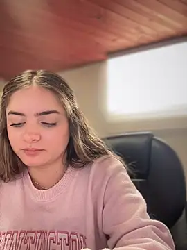 Snapshot of imlindapink chatting on 4, 11, 2025 imlindapink online show from 4, 11, 2025