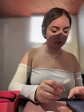 Snapshot of imlindapink chatting on 1, 12, 2025 imlindapink online show from 1, 12, 2025