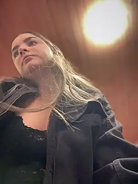 Snapshot of imlindapink chatting on 22, 10, 2025 imlindapink online show from 22, 10, 2025