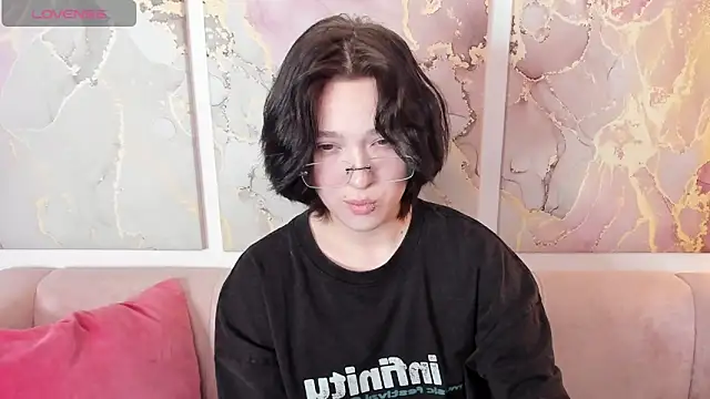 fiamoory online show from 9, 4, 2026