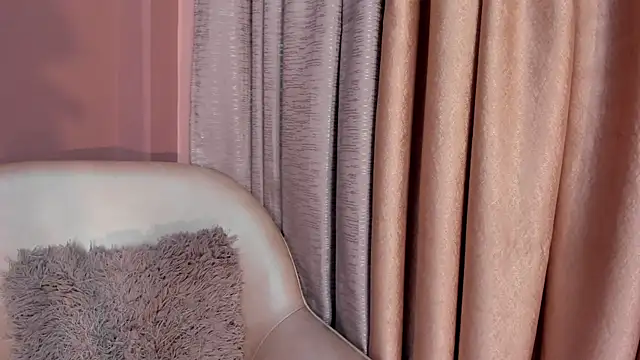 LaraGoldd online show from 10, 11, 2025