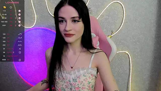 Molly Crystall online show from 15, 5, 2026