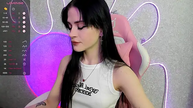 Molly Crystall online show from 22, 5, 2026