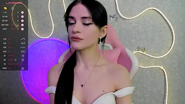 Molly Crystall online show from 12, 5, 2026
