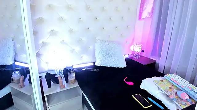  jade white  online show from 25, 2, 2025