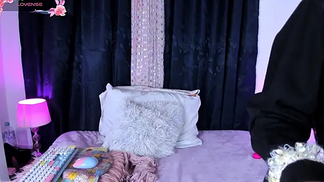  jade white  online show from 18, 3, 2025