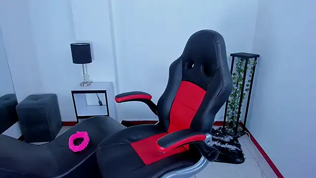 Strella ferrera online show from 11, 3, 2025