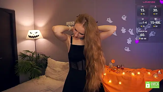 EsmaCarll online show from 30, 10, 2025