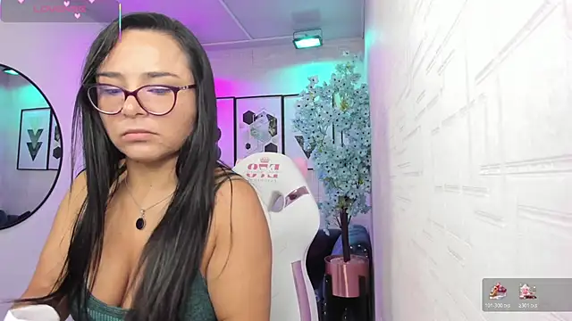 Snapshot of Tiara_rr chatting on 1, 3, 2026 Tiara rr online show from 1, 3, 2026