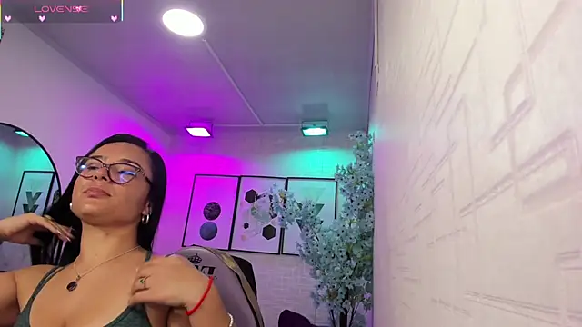 Tiara rr online show from 1, 4, 2026