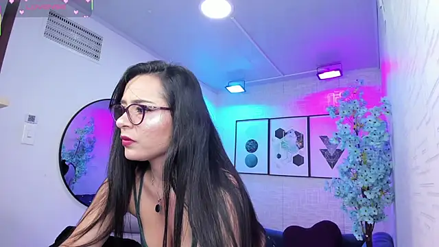 Tiara rr online show from 2, 6, 2026