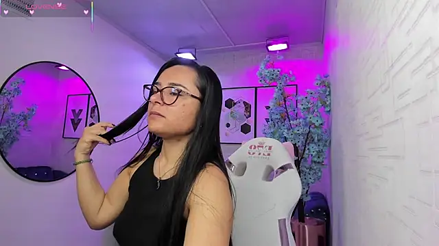 Snapshot of Tiara_rr chatting on 8, 2, 2026 Tiara rr online show from 8, 2, 2026