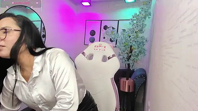 Tiara rr online show from 12, 3, 2026