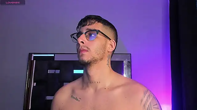 iamcamiloo  online show from 11, 3, 2025