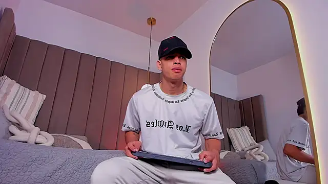 Snapshot of Benjamin_More chatting on 13, 6, 2026 Benjamin More online show from 13, 6, 2026