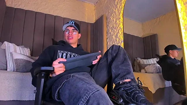Benjamin More online show from 19, 12, 2025