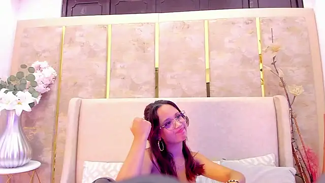 MelanieRoah online show from 22, 3, 2025