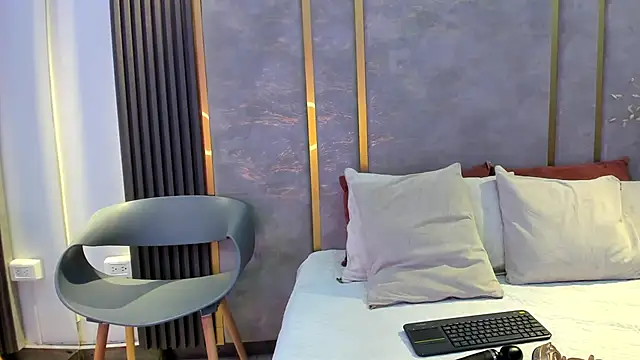 MelanieRoah online show from 29, 11, 2025