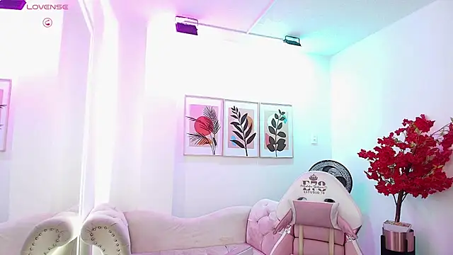 Ema louis  online show from 13, 3, 2026