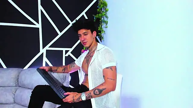 JUSTIN FULLER1 online show from 7, 2, 2025