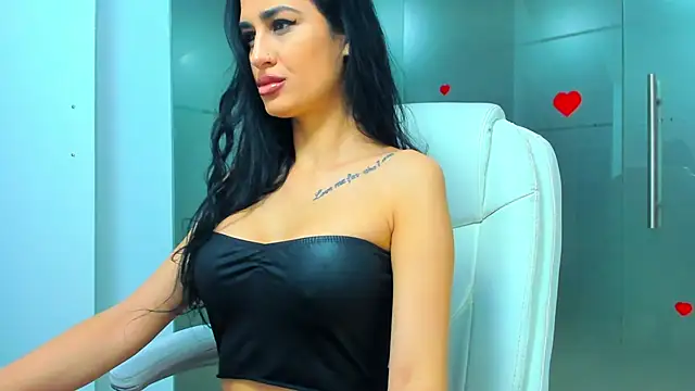 Queenrafaella online show from 11, 11, 2025