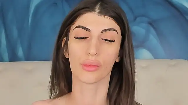 Snapshot of SkinnyDolly chatting on 15, 11, 2025 SkinnyDolly online show from 15, 11, 2025