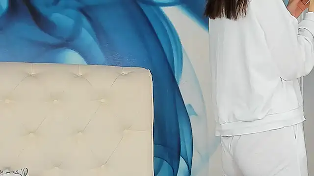 SkinnyDolly online show from 24, 3, 2026