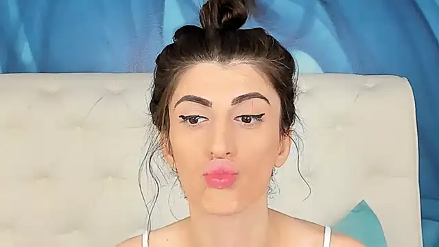 Snapshot of SkinnyDolly chatting on 29, 10, 2025 SkinnyDolly online show from 29, 10, 2025