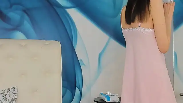 SkinnyDolly online show from 9, 3, 2026