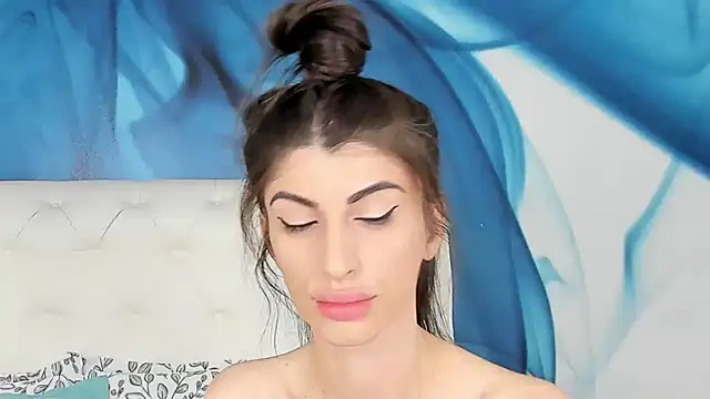 Snapshot of SkinnyDolly chatting on 17, 10, 2025 SkinnyDolly online show from 17, 10, 2025