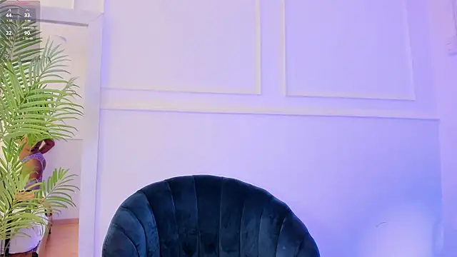 Abril Storm online show from 8, 3, 2025