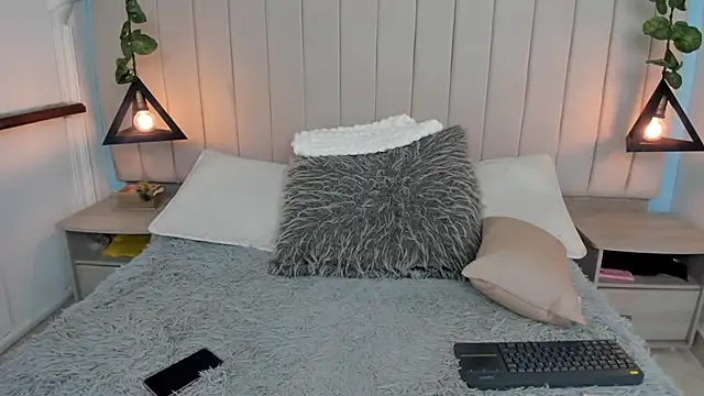 JulianaWaldo online show from 13, 3, 2025