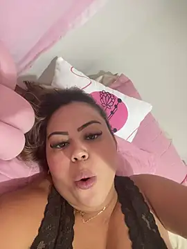 Snapshot of lariic chatting on 11, 3, 2025 lariic online show from 11, 3, 2025