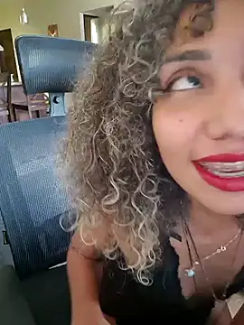 tucurly latina online show from 10, 1, 2025