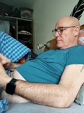 Snapshot of bogland33 chatting on 19, 4, 2026 bogland33 online show from 19, 4, 2026