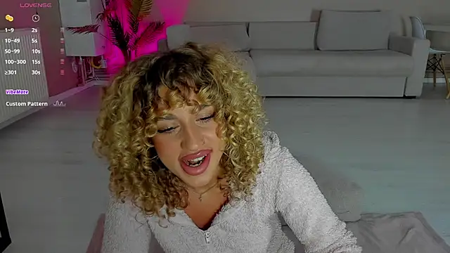 CurlyAnt0 online show from 27, 10, 2025