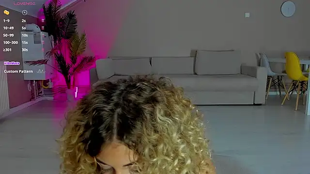 CurlyAnt0 online show from 6, 11, 2025