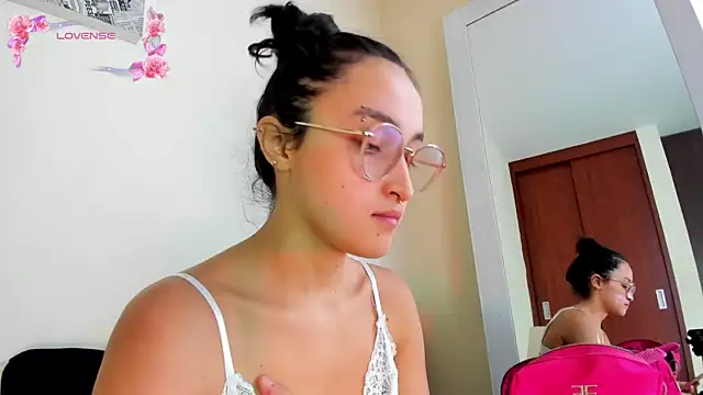 its  angelica  online show from 4, 4, 2026